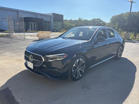 Used 2025 Mercedes-Benz E 350 4MATIC Sedan image 3