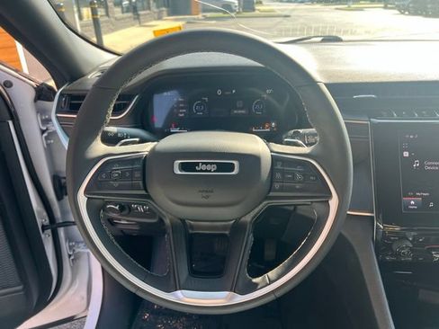 Used 2024 Jeep Grand Cherokee Altitude AWD/4WD image 10