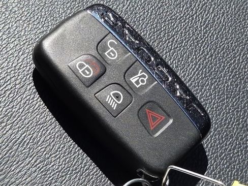 Used 2016 Jaguar F-TYPE Coupe RWD image 35