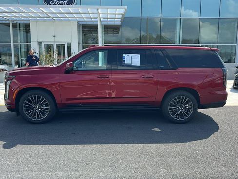 Used 2025 Cadillac Escalade ESV Sport Platinum AWD/4WD image 8