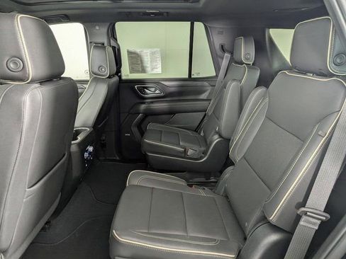 Used 2023 GMC Yukon SLT w/ SLT Premium Package image 21