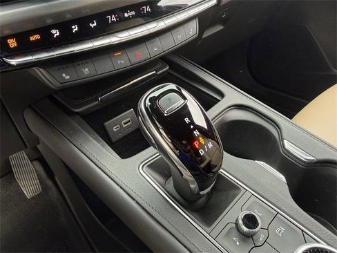 Used 2024 Cadillac XT4 Premium Luxury image 19