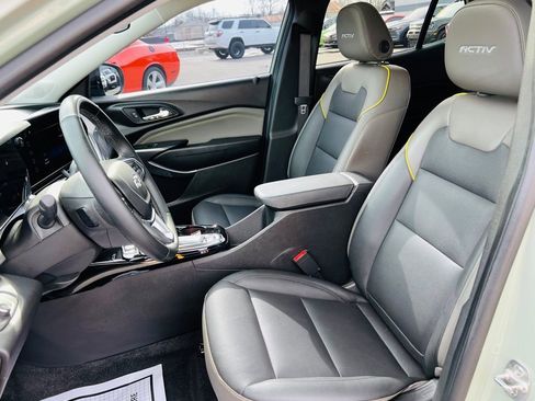 Used 2024 Chevrolet Trax ACTIV w/ Sunroof Package image 8