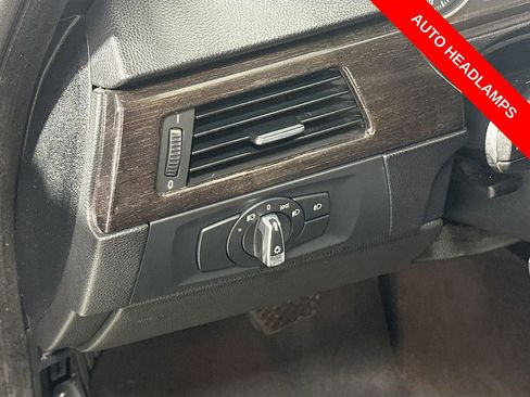 Used 2013 BMW 335i Convertible image 11