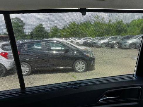 Used 2021 Volkswagen Atlas SE FWD image 25