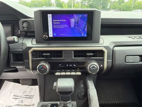Used 2025 Toyota Tacoma SR w/ SR Upgrade Package AWD/4WD image 17