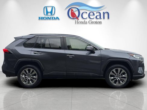 Used 2019 Toyota RAV4 Limited image 2