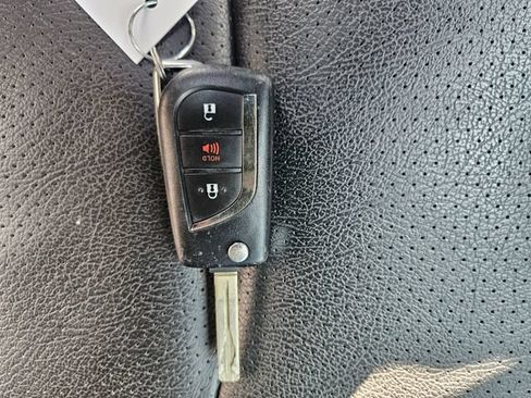 Used 2020 Toyota RAV4 LE FWD image 29