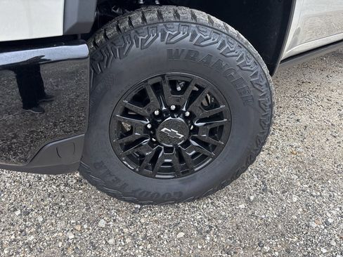 New 2026 Chevrolet Silverado 2500 ZR2 image 13