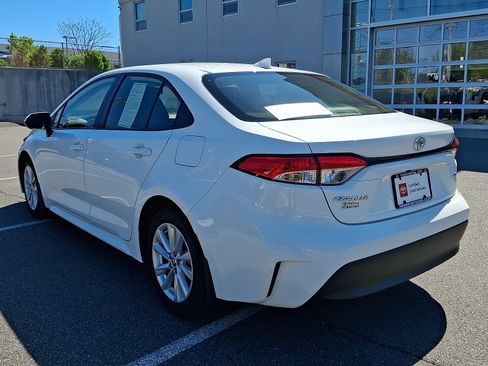 Certified 2023 Toyota Corolla LE w/ LE Convenience Package FWD image 4
