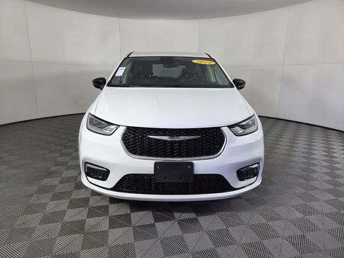 Certified 2024 Chrysler Pacifica Touring-L image 8