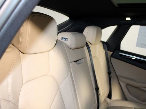 New 2026 Porsche Macan image 23