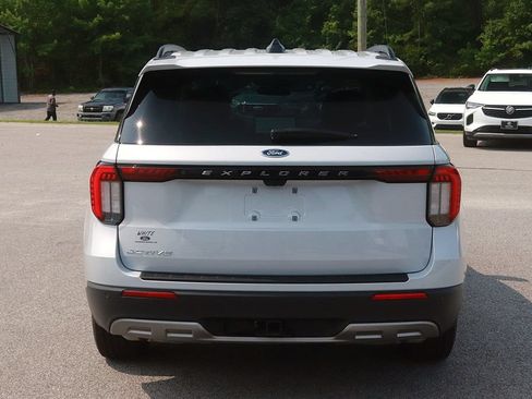 Used 2025 Ford Explorer Active w/ Active Comfort Package RWD image 6