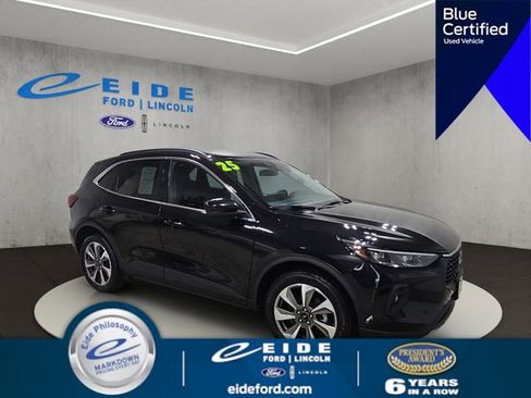 Certified 2025 Ford Escape Platinum AWD/4WD image 1