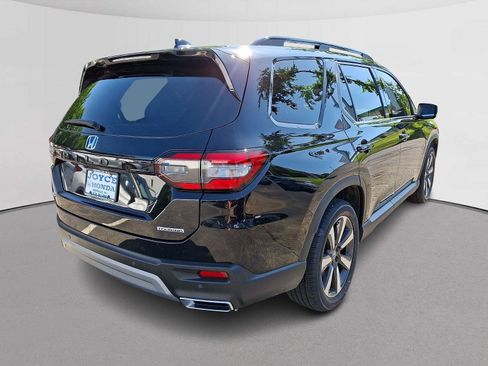 Certified 2025 Honda Pilot Touring image 10