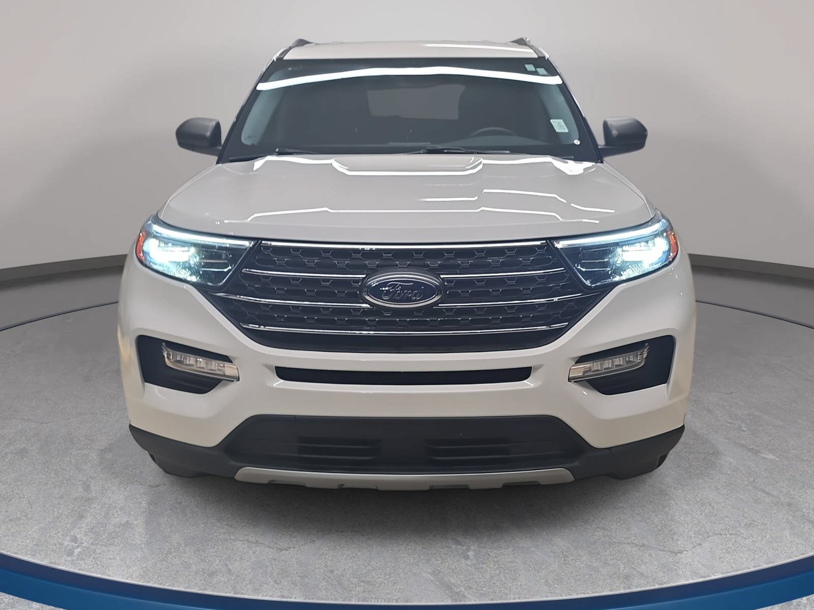 Used 2023 Ford Explorer XLT w/ Equipment Group 202A RWD image 2