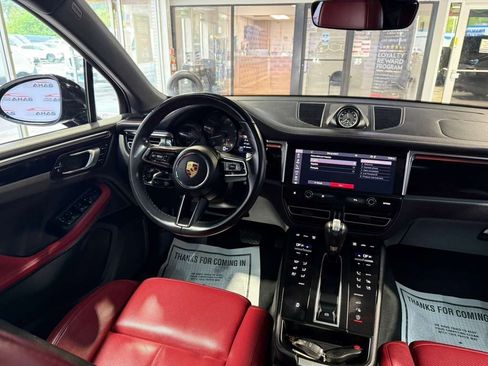Used 2023 Porsche Macan AWD/4WD image 18