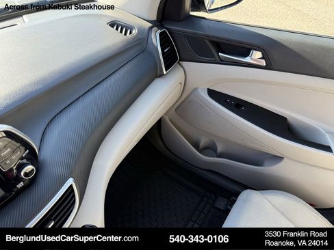 Used 2019 Hyundai Tucson SE image 30