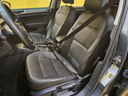 Used 2015 Volkswagen Golf SE image 23