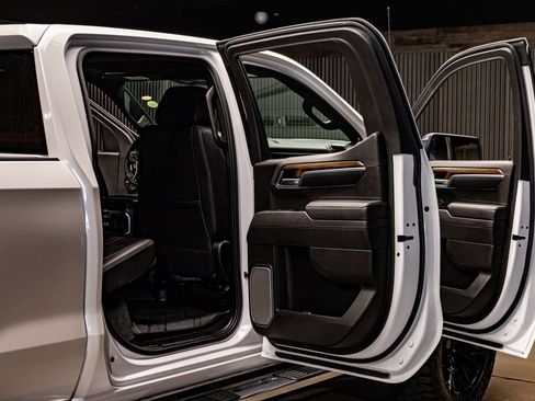 Used 2025 Chevrolet Silverado 1500 High Country w/ High Country Premium Package image 30