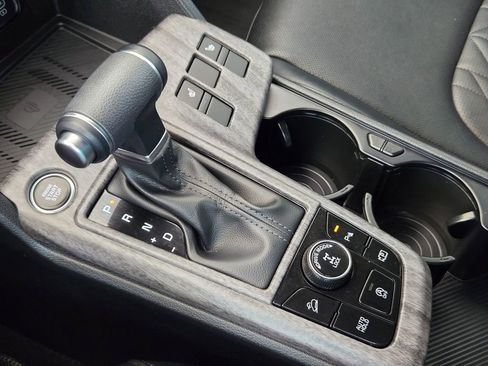 Used 2025 Kia Sportage X-Line AWD/4WD image 18
