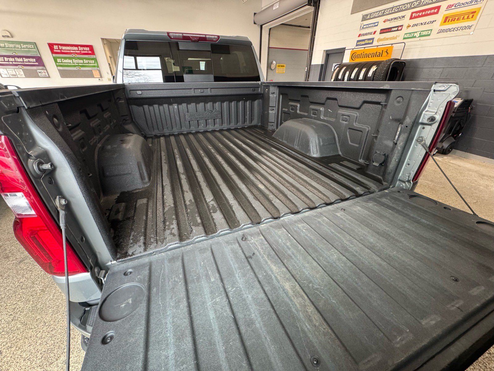 Used 2024 Chevrolet Silverado 1500 High Country w/ High Country Premium Package AWD/4WD image 8