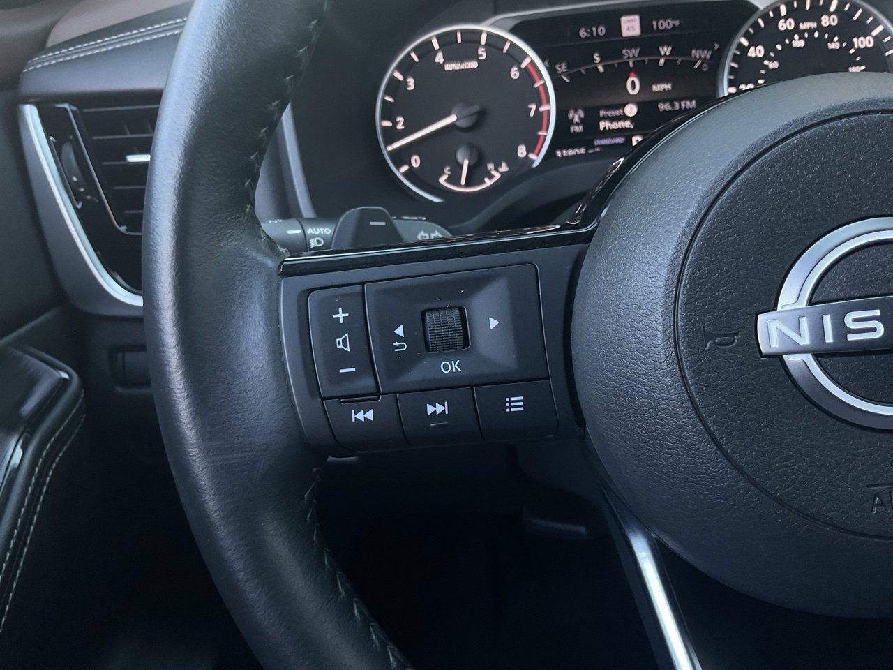 Used 2023 Nissan Rogue SL w/ SL Premium Package FWD image 37