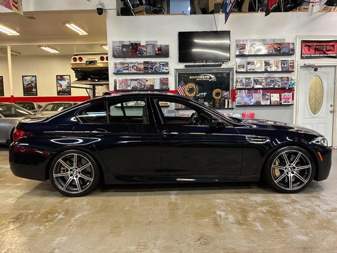 Used 2016 BMW M5 RWD image 7