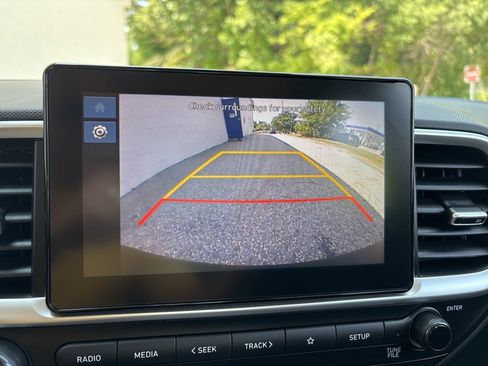 Used 2025 Hyundai Venue SE image 13