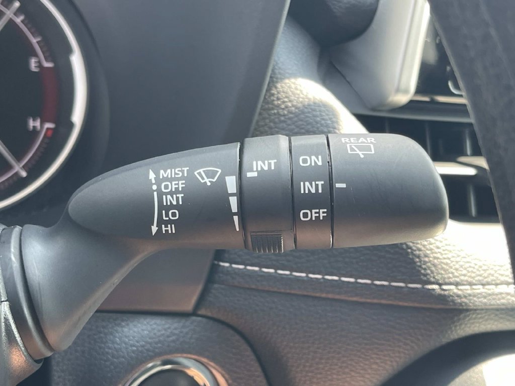 Used 2025 Toyota RAV4 XLE FWD image 38