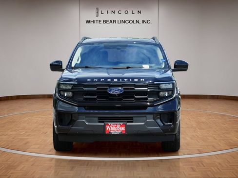 Used 2025 Ford Expedition Max Active AWD/4WD image 2