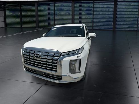 Used 2024 Hyundai Palisade Calligraphy FWD image 3