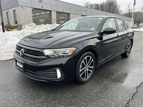 Used 2023 Volkswagen Jetta Sport image 4