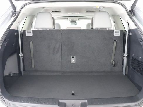 Used 2024 Toyota Highlander XLE image 35