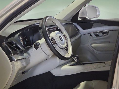 Used 2021 Volvo XC90 T5 Momentum w/ Climate Package image 20