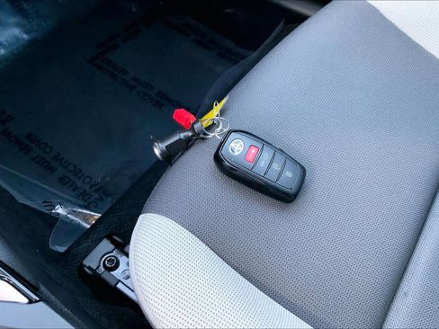 Used 2025 Toyota Corolla LE w/ Convenience Package image 14