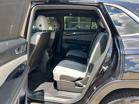 Certified 2024 Volkswagen Atlas Cross Sport SEL R-Line AWD/4WD image 46
