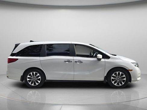 Used 2024 Honda Odyssey EX-L image 3