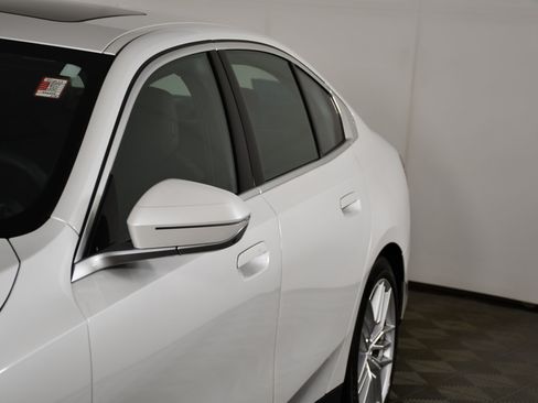 Used 2025 BMW 530i xDrive AWD/4WD image 13