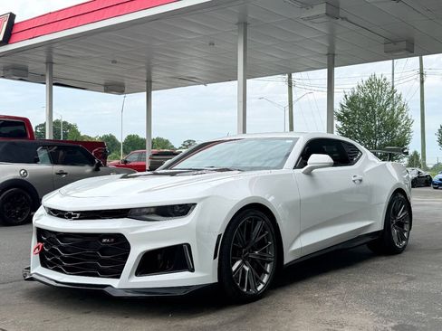 Used 2022 Chevrolet Camaro ZL1 RWD image 6