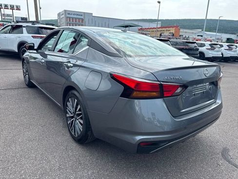 Certified 2025 Nissan Altima 2.5 SV FWD image 7