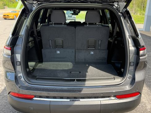 New 2025 Jeep Grand Cherokee L Laredo w/ Luxury Tech Group I image 9