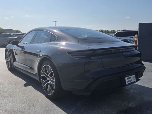 Used 2022 Porsche Taycan RWD image 3
