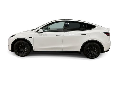 Certified 2023 Tesla Model Y Long Range AWD/4WD image 3