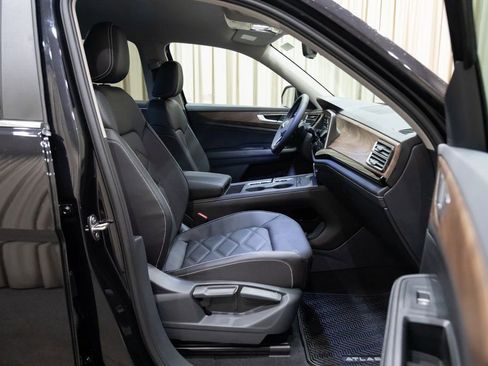 New 2026 Volkswagen Atlas SE image 11