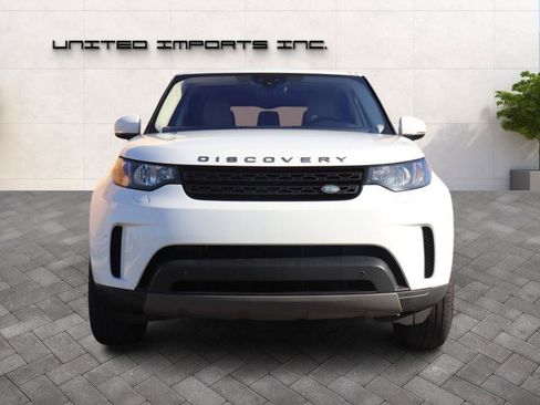 Used 2018 Land Rover Discovery SE image 2