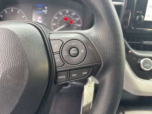 Used 2025 Toyota Corolla LE image 22