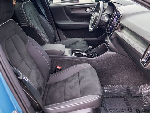 Used 2023 Volvo C40 P8 Recharge Ultimate image 19