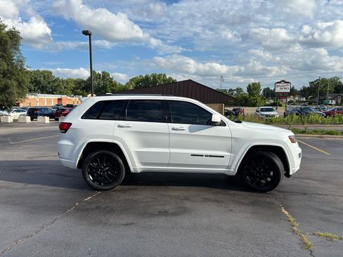 Used 2021 Jeep Grand Cherokee Altitude AWD/4WD image 10