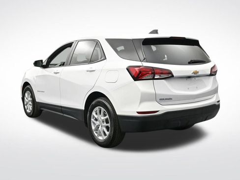 Used 2024 Chevrolet Equinox LS w/ LS Convenience Package FWD image 3